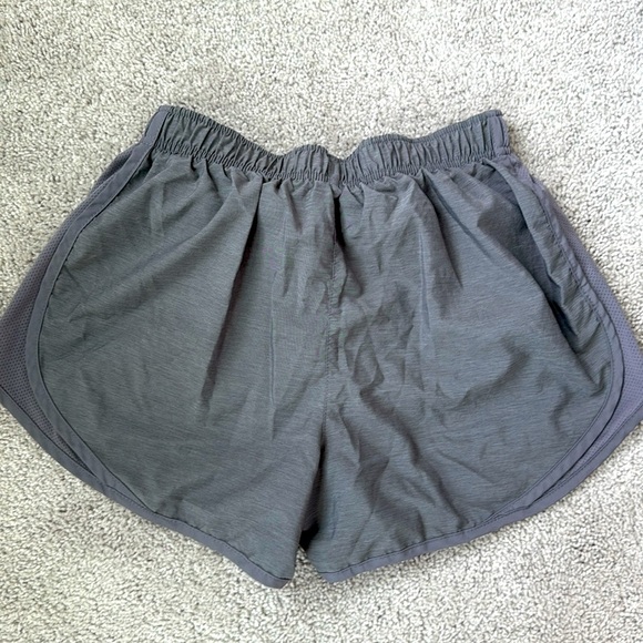 Nike Women's Gray Running Shorts Size S - Picture 2 of 6